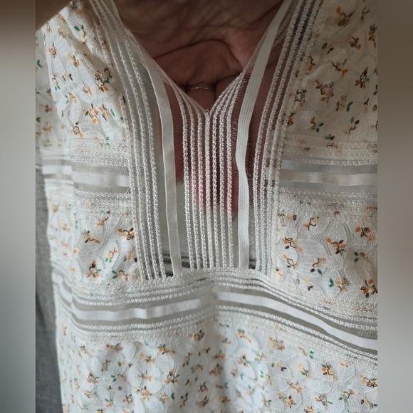 Blue Blush White Ditsy Floral Bodysuit Flutter-Sleeves Size M Lace - Picture 2 of 7